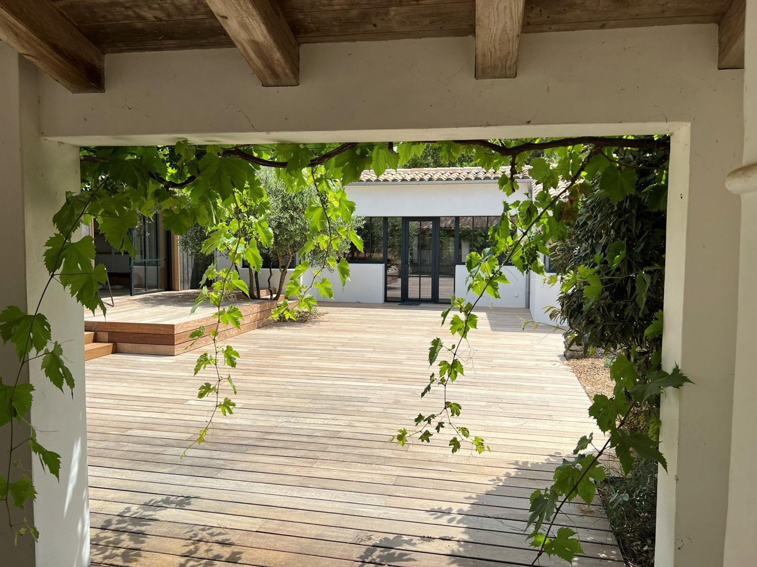 La pergola, Plante à Relet